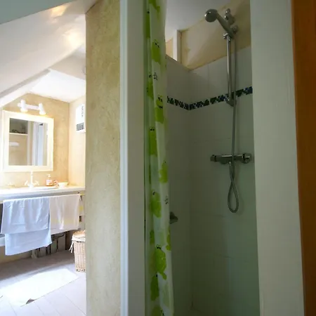 Cosy With Terrace Near Quimperle, Cleaning Included * Querrien