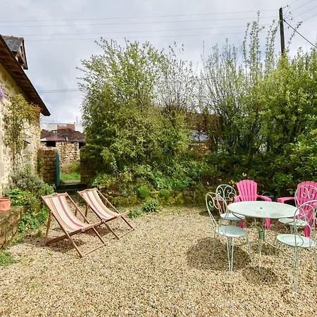 Cosy With Terrace Near Quimperle, Cleaning Included Querrien